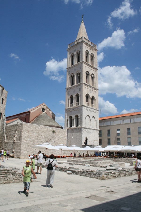 Glockenturm der Kirche Sveti Anastasia in Zadar