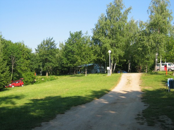 parkhnliches Wiesengelnde auf dem Campingplatz Korana in der Nhe der Plitvicer Seen 