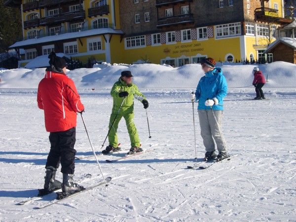 Erst Ski-Fahr-Versuche auf der Mrchenwiese