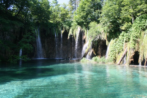 Trkises Wasser im Nationalpark Plitvice 